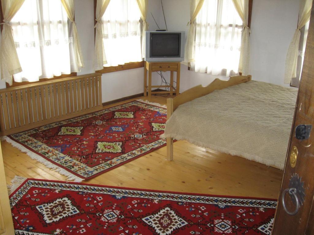 Sava Cupetsa Guest House Жеравна Номер фото